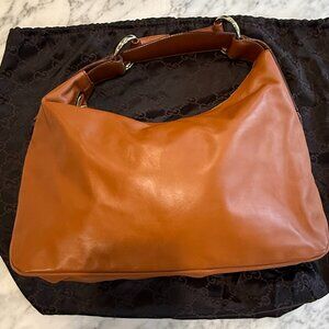 GUCCI Horsebit Shoulder Bag in Caramel Brown Leather